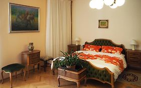Maja Zevnik Garden Home